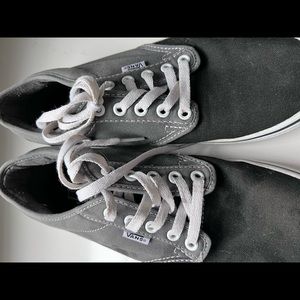 Vans 8.5 mens low sneakers